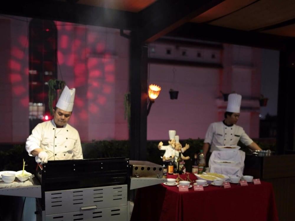 Pasar Baru Square Hotel Бандунг Екстер'єр фото
